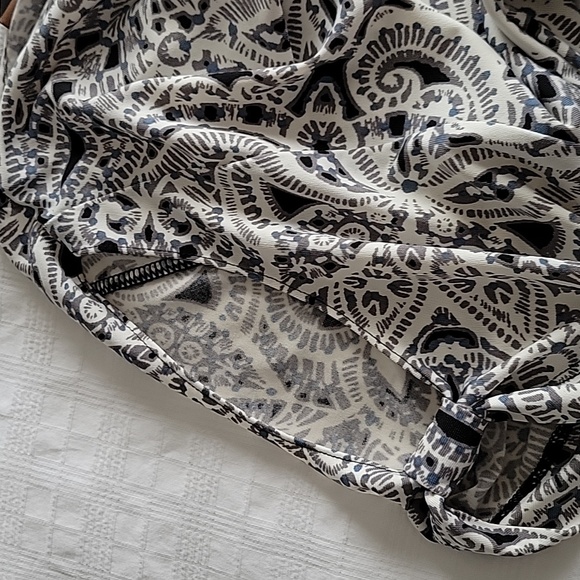 BCBG Bodycon dress - Picture 4 of 8